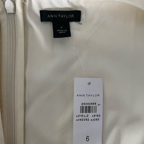 *NWT* Ann Taylor Laser Cut Floral Sheath Dress - Picture 5 of 7